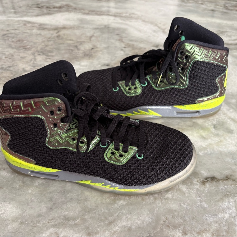 NIKE AIR JORDAN SPIKE FORTY 40 GG 811121-017 Boys Size 4Y Black Green Sneakers